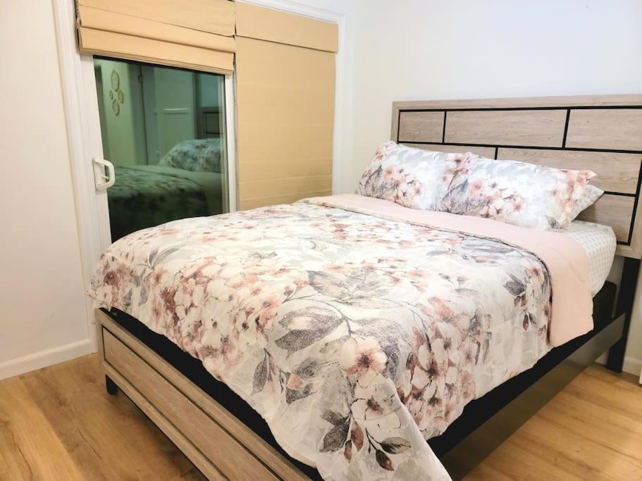 Newly Furnished Pool House Holiday home *