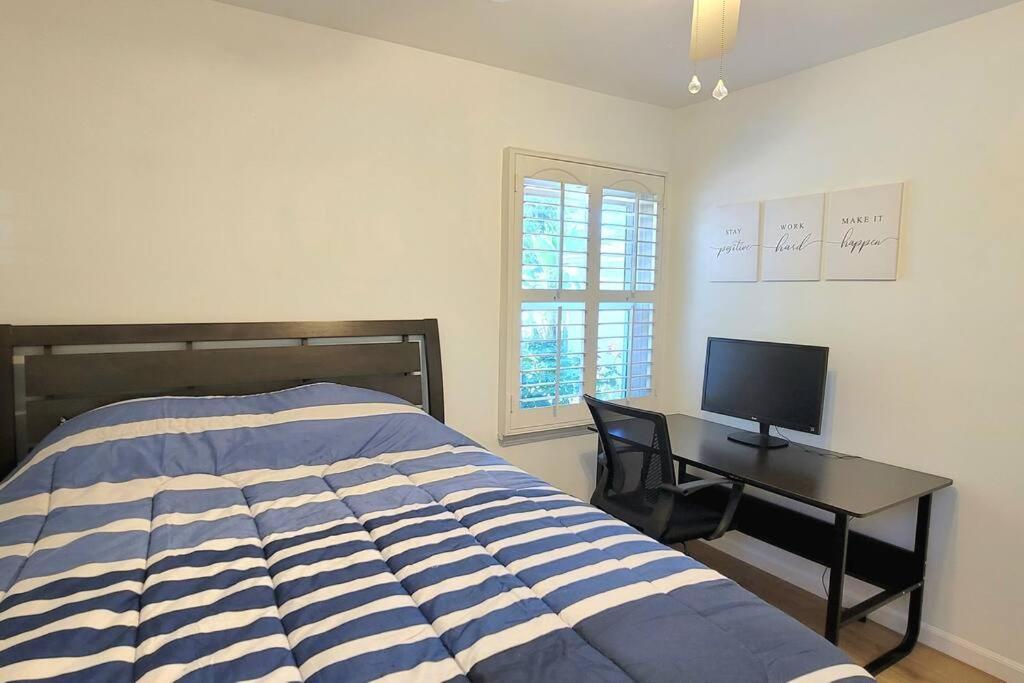 Newly Furnished Pool House Holiday home